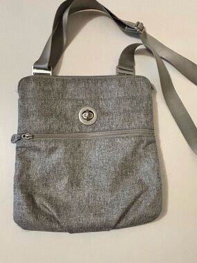 Bagallini

Gray Crossbody Shoulder Bag with Turn-Lock Accent